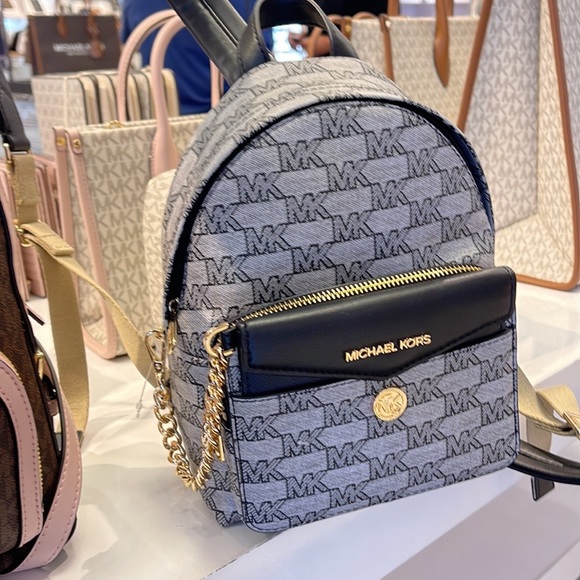 MICHAEL KORS
Maisie Extra-Small Logo 2-in-1 Backpack
Black 
NWT main image 14